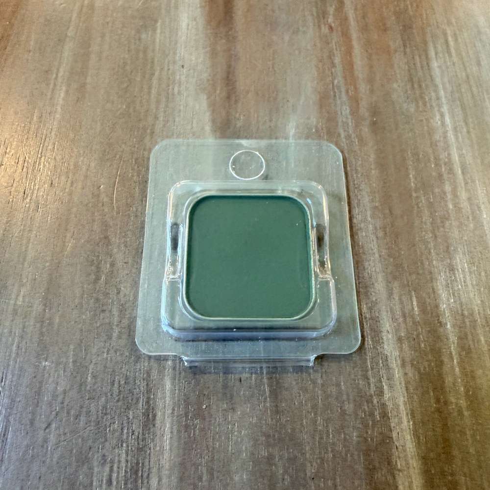 Seint Eyeshadow Green “Lucky”